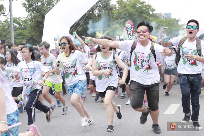 Đến hẹn lại lên, giới trẻ Hà Nội đang quẩy hết mình ở Color me run 2017! - Ảnh 10.