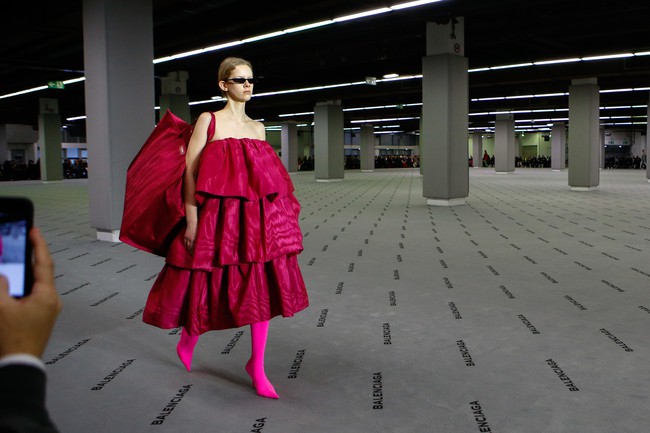 Đúng dự đoán, Dior out khỏi Top những bộ sưu tập xuất sắc nhất Tuần lễ thời trang Paris - Ảnh 11. Đúng dự đoán, Dior out khỏi Top những bộ sưu tập xuất sắc nhất Tuần lễ thời trang Paris - Ảnh 11.