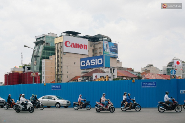 Ai ngờ những tấm pano tại những công trường xây dựng ở Sài Gòn có thể đẹp đến thế! - Ảnh 1.
