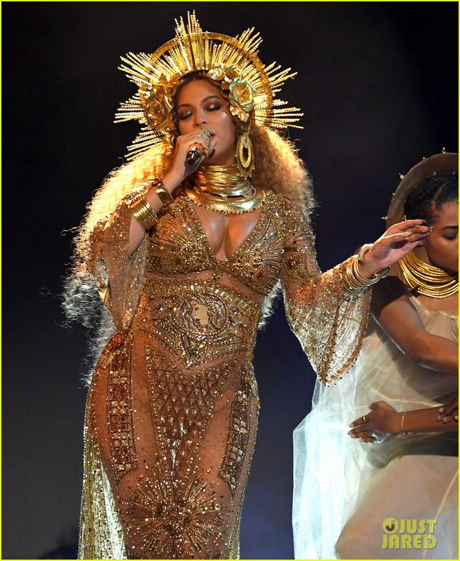 Bầu sinh đôi, Beyonce vẫn khiến cả thế giới ngỡ ngàng vì quá lộng lẫy tại Grammy - Ảnh 1.