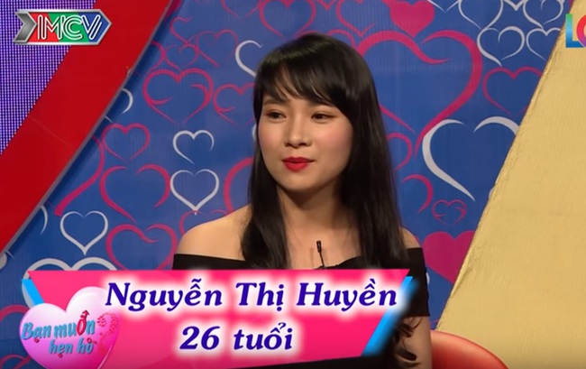 Bạn muốn hẹn h&ograve;: Ch&agrave;ng thủy thủ cưỡng h&ocirc;n bạn g&aacute;i xinh đẹp ngay lần đầu gặp mặt - Ảnh 1.