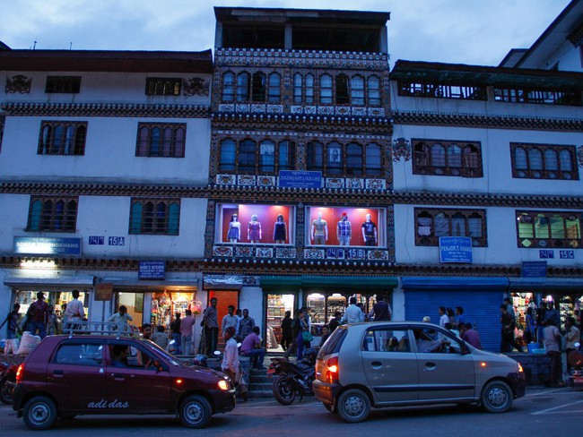 Giữa v&ograve;ng xo&aacute;y cuồng quay của cuộc sống, &iacute;t nhất h&atilde;y một lần đến Bhutan để c&oacute; được những ng&agrave;y b&igrave;nh dị v&agrave; an y&ecirc;n - Ảnh 3.