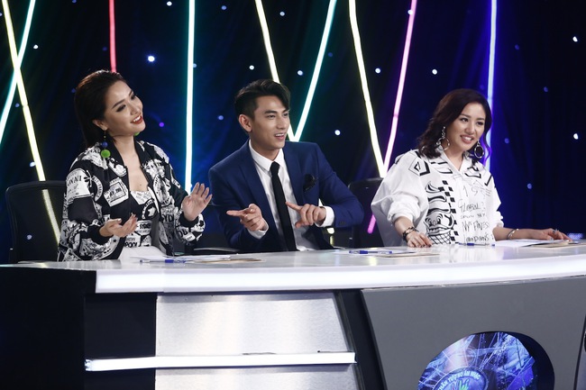 Cậu bé chăn vịt và ước mơ đổi đời khiến khán giả Vietnam Idol Kids xúc động - Ảnh 1.