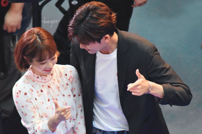 Xem cách Park Hyung Sik và Park Bo Young nhìn nhau chằm chằm là biết họ đã sớm thuộc về nửa kia! - Ảnh 13.