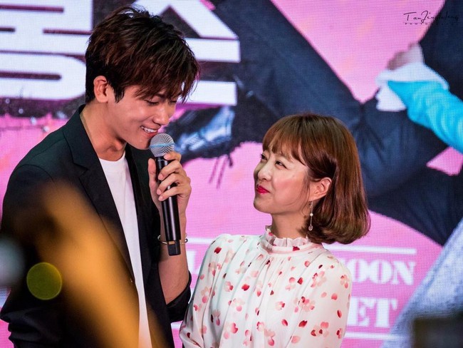 Xem cách Park Hyung Sik và Park Bo Young nhìn nhau chằm chằm là biết họ đã sớm thuộc về nửa kia! - Ảnh 15.