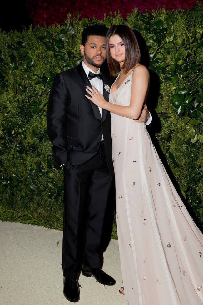 Thảm đỏ cũng thường th&ocirc;i, b&ecirc;n trong Met Gala mới l&agrave; đ&ecirc;m tiệc lộng lẫy nhất năm của sao Hollywood! - Ảnh 8.