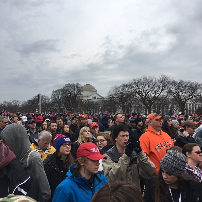 Người dân nô nức tới xem lễ nhậm chức của tân Tổng thống Donald Trump - Ảnh 13.