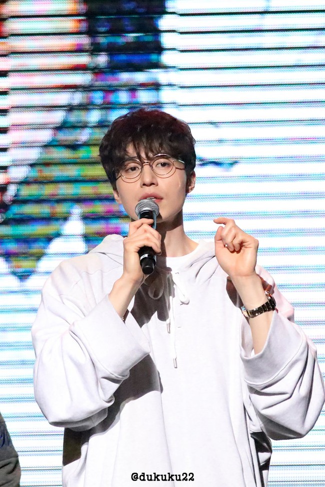 Lee Dong Wook khoe cơ bụng sexy, Gong Yoo khiến fan phát cuồng khi xuất hiện tại fanmeeting - Ảnh 19.