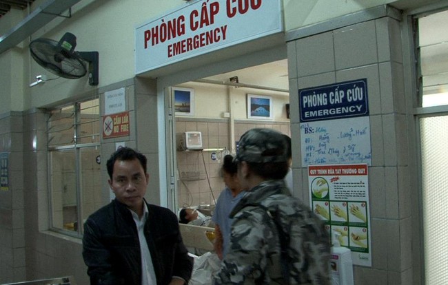 Khởi tố vụ &aacute;n khiến 12 sinh vi&ecirc;n nhập viện v&igrave; ngộ độc rượu sau cuộc nhậu từ trưa đến đ&ecirc;m ng&agrave;y 8/3 - Ảnh 1.