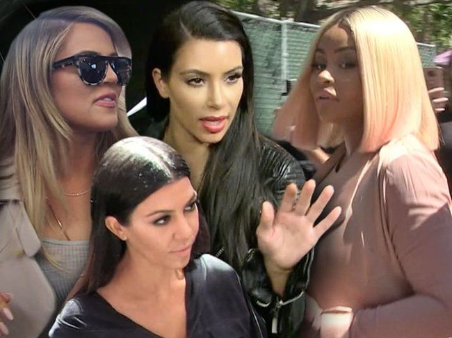 The Kardashian family proves: As long as we are united, we are not afraid of any fierce enemy! - Photo 17.