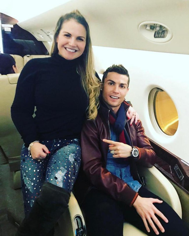 Chị g&aacute;i Ronaldo nhận tr&aacute;t của t&ograve;a &aacute;n v&igrave; nợ tiền ph&iacute; dịch vụ nh&agrave; - Ảnh 1.