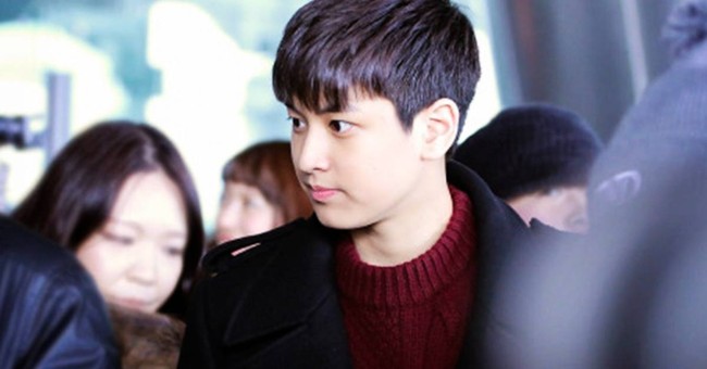 Chanwoo (iKON) nhập viện khẩn cấp vì chấn thương khi quay MV mới - Ảnh 1.