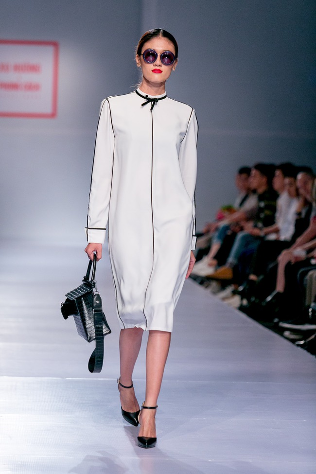 Chán catwalk, mẫu Việt phóng hẳn xe điện cân bằng lao vun vút trên đường băng trông cực cool - Ảnh 7.