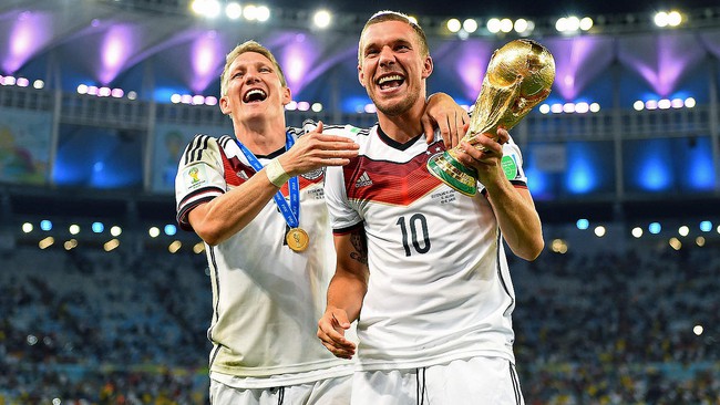Tạm biệt Podolski, ch&agrave;ng Ho&agrave;ng tử c&oacute; nụ cười tỏa nắng - Ảnh 1.