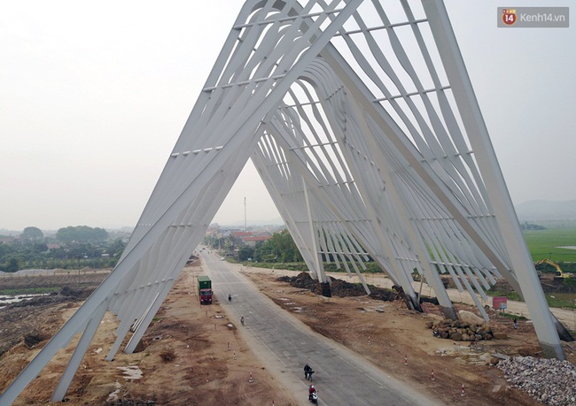 Clip: Cổng chào hoành tráng gần 200 tỷ đồng của tỉnh Quảng Ninh nhìn từ trên cao - Ảnh 3.