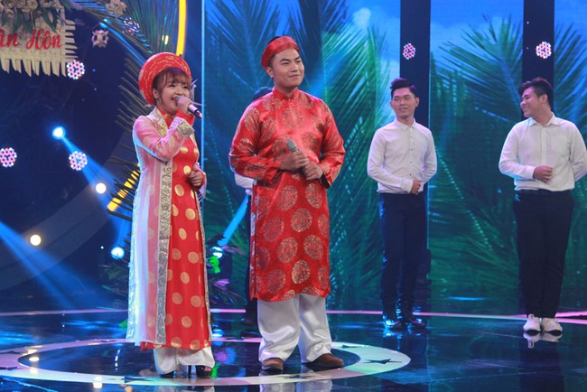 Mỹ T&acirc;m thị phạm c&aacute;ch h&aacute;t hit Hồ Ngọc H&agrave; theo kiểu... Bolero - Ảnh 6.