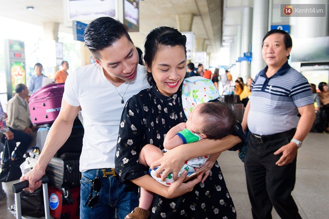 Vợ con ra sân bay Tân Sơn Nhất đón anh em Hoàng tử xiếc về nước sau khi phá kỷ lục thế giới - Ảnh 8.
