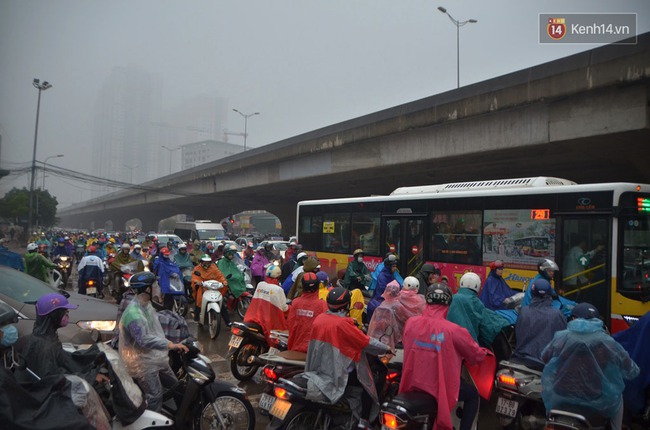 Hà Nội những ngày cận Tết - khốn khổ vì giờ nào cũng gặp cảnh tắc đường - Ảnh 6.