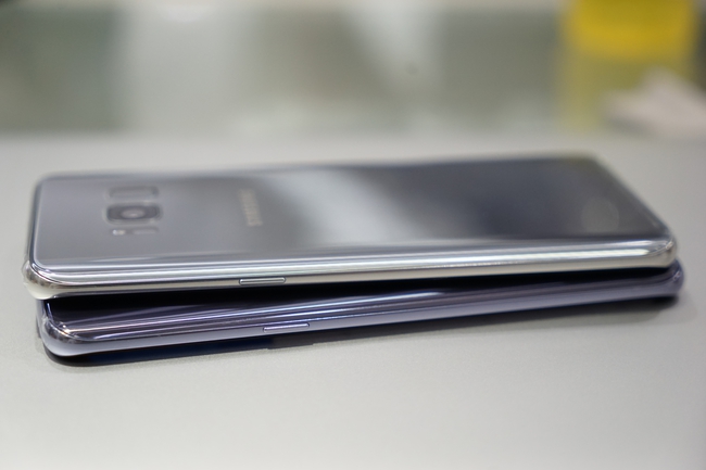 Cận cảnh Samsung Galaxy S8 đầu tiên tại Việt Nam: Đẹp quá, đâu còn gì để chê? - Ảnh 9.