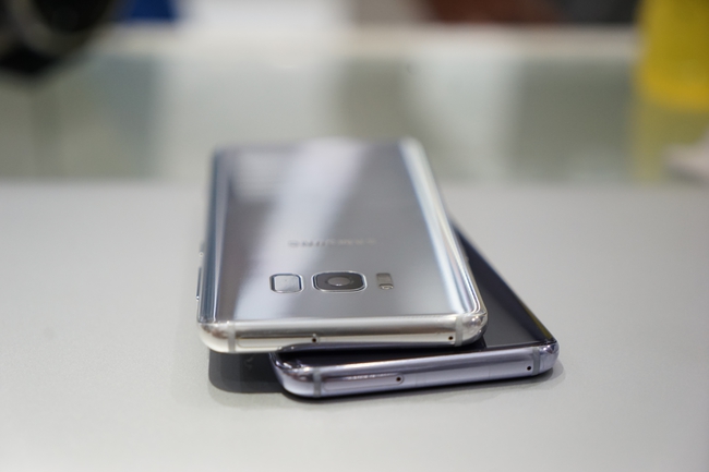 Cận cảnh Samsung Galaxy S8 đầu tiên tại Việt Nam: Đẹp quá, đâu còn gì để chê? - Ảnh 7.