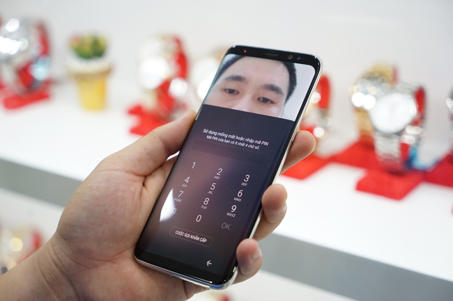 Cận cảnh Samsung Galaxy S8 đầu tiên tại Việt Nam: Đẹp quá, đâu còn gì để chê? - Ảnh 11.