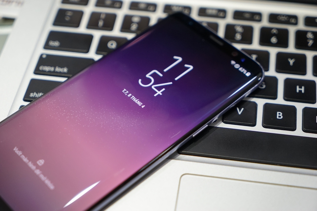 Cận cảnh Samsung Galaxy S8 đầu tiên tại Việt Nam: Đẹp quá, đâu còn gì để chê? - Ảnh 10.
