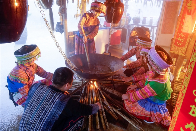 Tưng bừng lễ hội khèn, hoa tại Fansipan Legend - Ảnh 4.