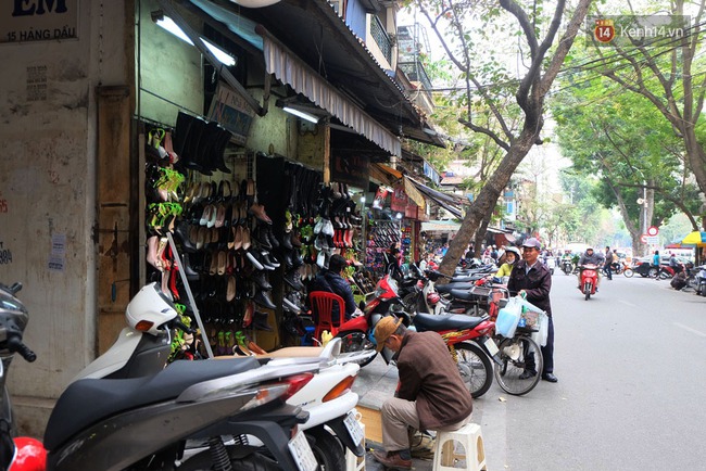Sau S&agrave;i G&ograve;n, H&agrave; Nội ra qu&acirc;n gi&agrave;nh lại vỉa h&egrave; cho người đi bộ - Ảnh 9.