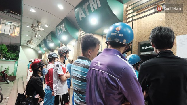 Kẹt ATM - Chuyện đau đầu ở Sài Gòn những ngày giáp Tết - Ảnh 8.