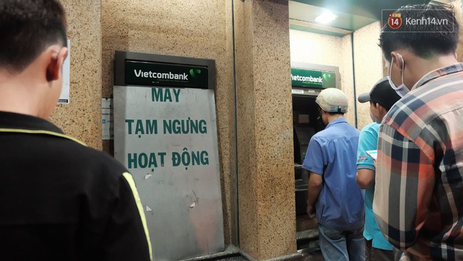Kẹt ATM - Chuyện đau đầu ở Sài Gòn những ngày giáp Tết - Ảnh 10.