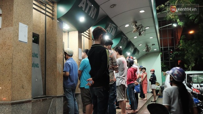 Kẹt ATM - Chuyện đau đầu ở Sài Gòn những ngày giáp Tết - Ảnh 11.