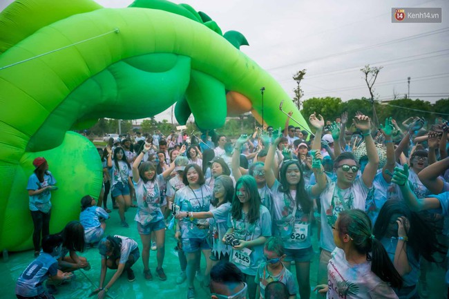 Những khoảnh khắc chứng minh đi Color Me Run lúc nào cũng vui và được quẩy hết mình! - Ảnh 13.