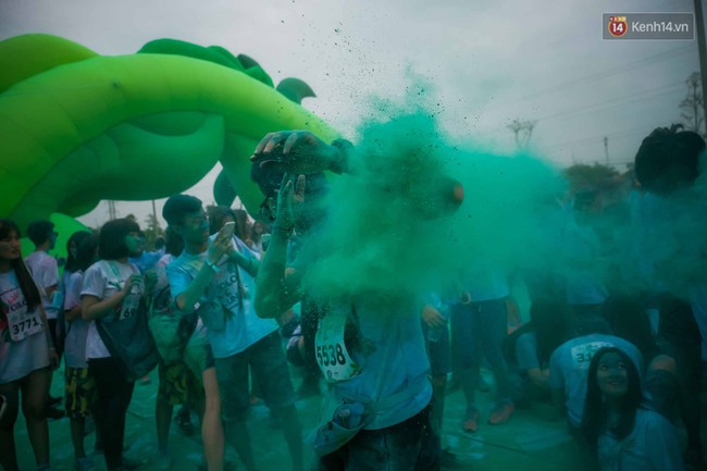 Những khoảnh khắc chứng minh đi Color Me Run lúc nào cũng vui và được quẩy hết mình! - Ảnh 16.