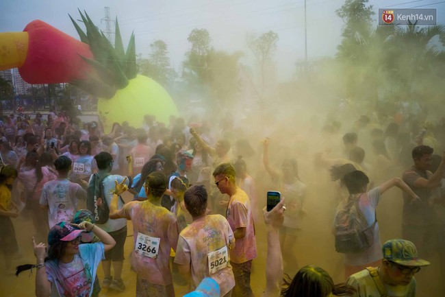 Những khoảnh khắc chứng minh đi Color Me Run lúc nào cũng vui và được quẩy hết mình! - Ảnh 21.