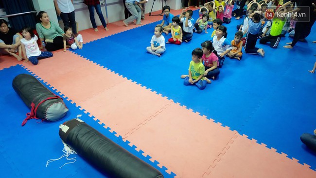 Nữ cascadeur xinh đẹp tình nguyện dạy võ tự vệ miễn phí cho trẻ em ở Sài Gòn - Ảnh 3.