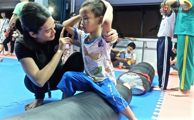 Nữ cascadeur xinh đẹp tình nguyện dạy võ tự vệ miễn phí cho trẻ em ở Sài Gòn - Ảnh 2.