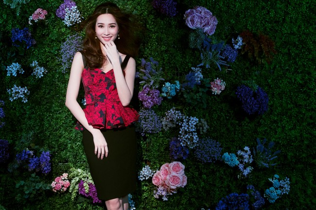 Hoa hậu Đặng Thu Thảo khoe vẻ đẹp xinh như hoa trong loạt ảnh mới - Ảnh 15.