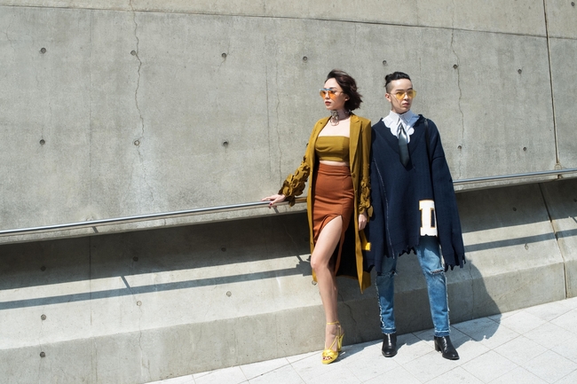 Seoul Fashion Week: Tóc Tiên diện mắt kính bút chì độc, đổi style gợi cảm bên Kelbin Lei - Ảnh 2.