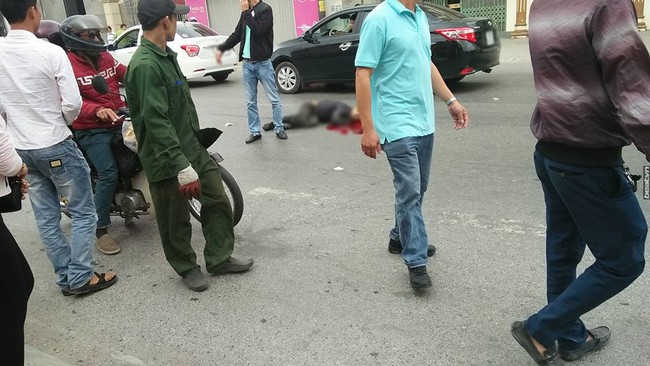 Hưng Y&ecirc;n: X&iacute;ch m&iacute;ch với trai l&agrave;ng, nam thanh ni&ecirc;n bị ch&eacute;m tử vong tr&ecirc;n đường - Ảnh 4.