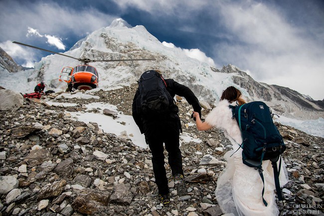 Sau 3 tuần leo núi, cặp đôi kết hôn trên đỉnh Everest và những bức ảnh cưới của họ thật tuyệt - Ảnh 12.