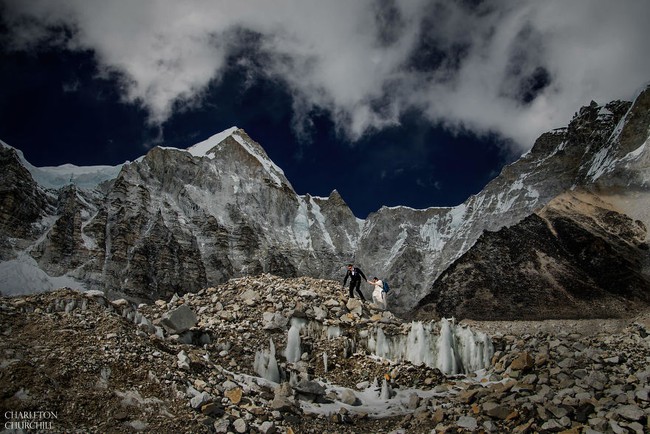 Sau 3 tuần leo núi, cặp đôi kết hôn trên đỉnh Everest và những bức ảnh cưới của họ thật tuyệt - Ảnh 4.