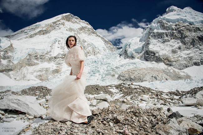 Sau 3 tuần leo núi, cặp đôi kết hôn trên đỉnh Everest và những bức ảnh cưới của họ thật tuyệt - Ảnh 5.