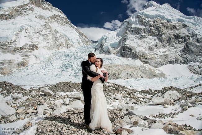 Sau 3 tuần leo núi, cặp đôi kết hôn trên đỉnh Everest và những bức ảnh cưới của họ thật tuyệt - Ảnh 8.