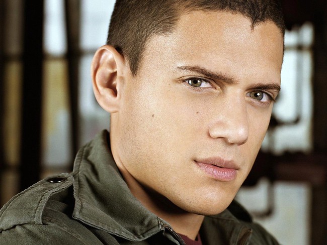 Wentworth Miller - Tuổi thơ của các fan Vượt ngục giờ đã 44 tuổi và lộ tóc muối tiêu - Ảnh 1.