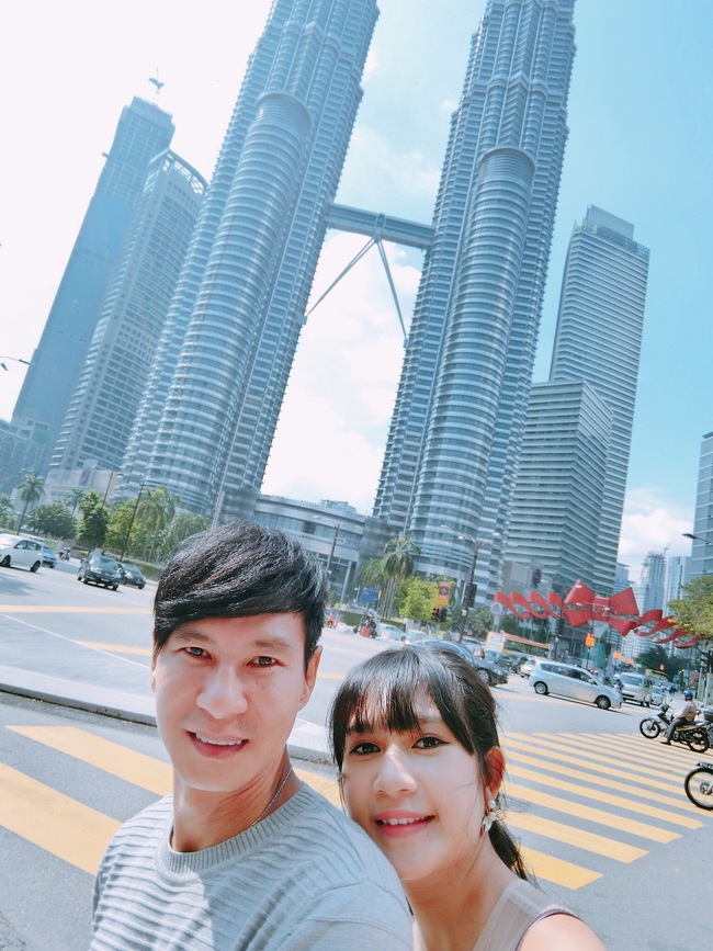 L&yacute; Hải - Minh H&agrave; c&ugrave;ng hai thi&ecirc;n thần nhỏ h&agrave;o hứng kh&aacute;m ph&aacute; Malaysia - Ảnh 5.