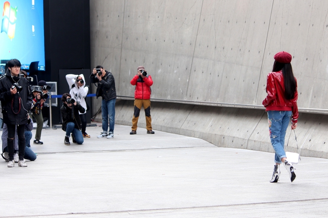 Sơn Tùng và team Phí Phương Anh - Hoàng Ku chuẩn bị tung hoành tại Seoul Fashion Week - Ảnh 7.