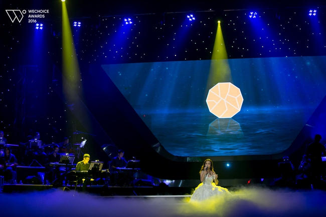 Gala WeChoice Awards: &Aacute;i Phương nhẹ nh&agrave;ng, cảm x&uacute;c, Soobin Ho&agrave;ng Sơn mang hit mới l&ecirc;n s&acirc;n khấu - Ảnh 7.