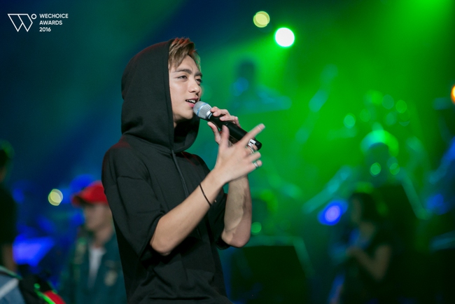 Gala WeChoice Awards: &Aacute;i Phương nhẹ nh&agrave;ng, cảm x&uacute;c, Soobin Ho&agrave;ng Sơn mang hit mới l&ecirc;n s&acirc;n khấu - Ảnh 5.