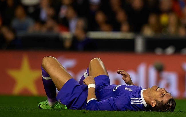 Ronaldo nổ s&uacute;ng trở lại, Real vẫn ng&atilde; ngựa trước Valencia - Ảnh 18.