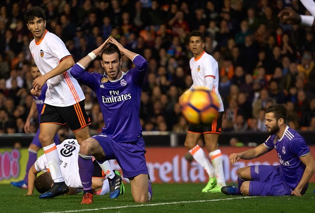 Ronaldo nổ s&uacute;ng trở lại, Real vẫn ng&atilde; ngựa trước Valencia - Ảnh 17.